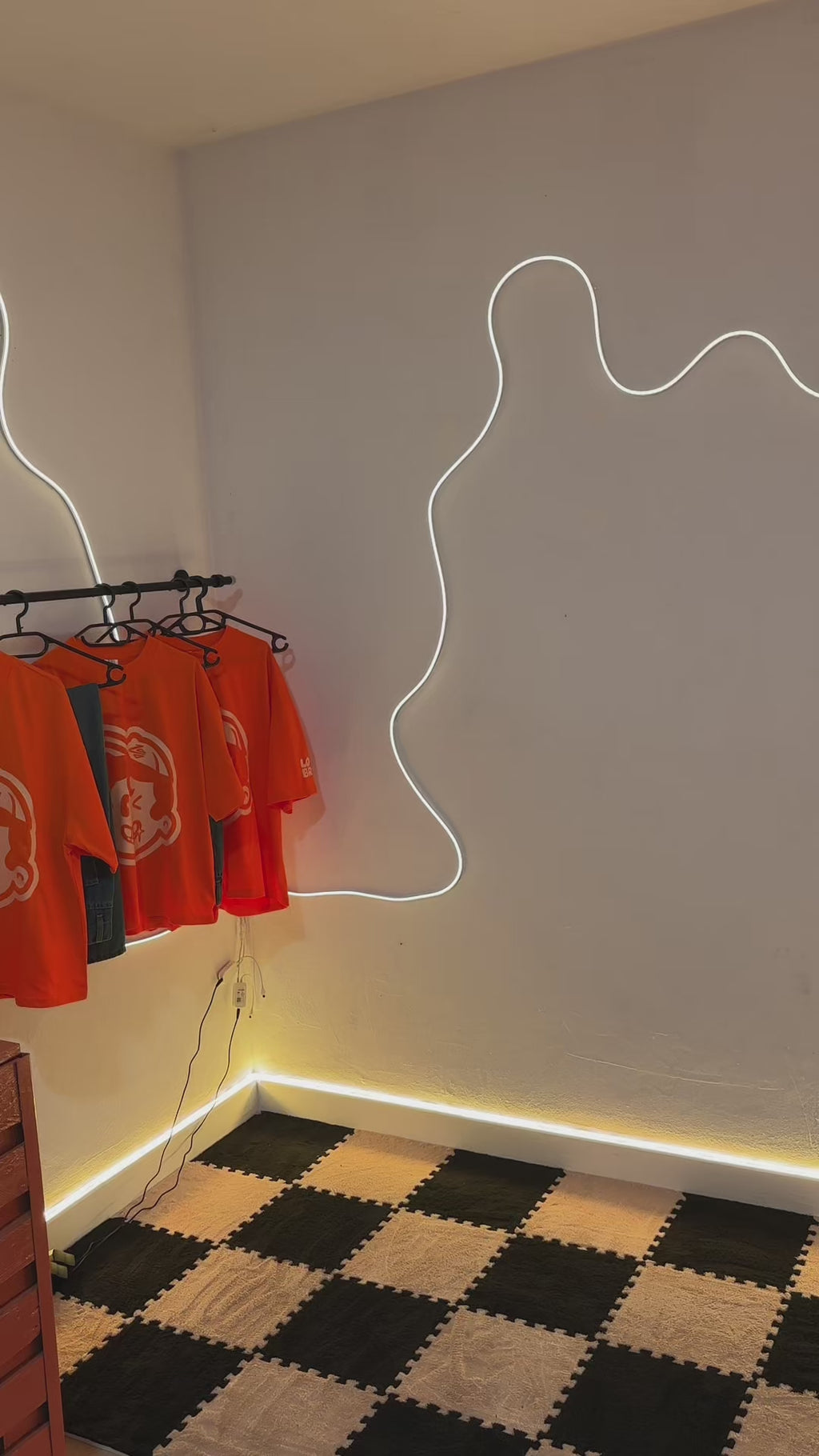 drop 006 - orange tee